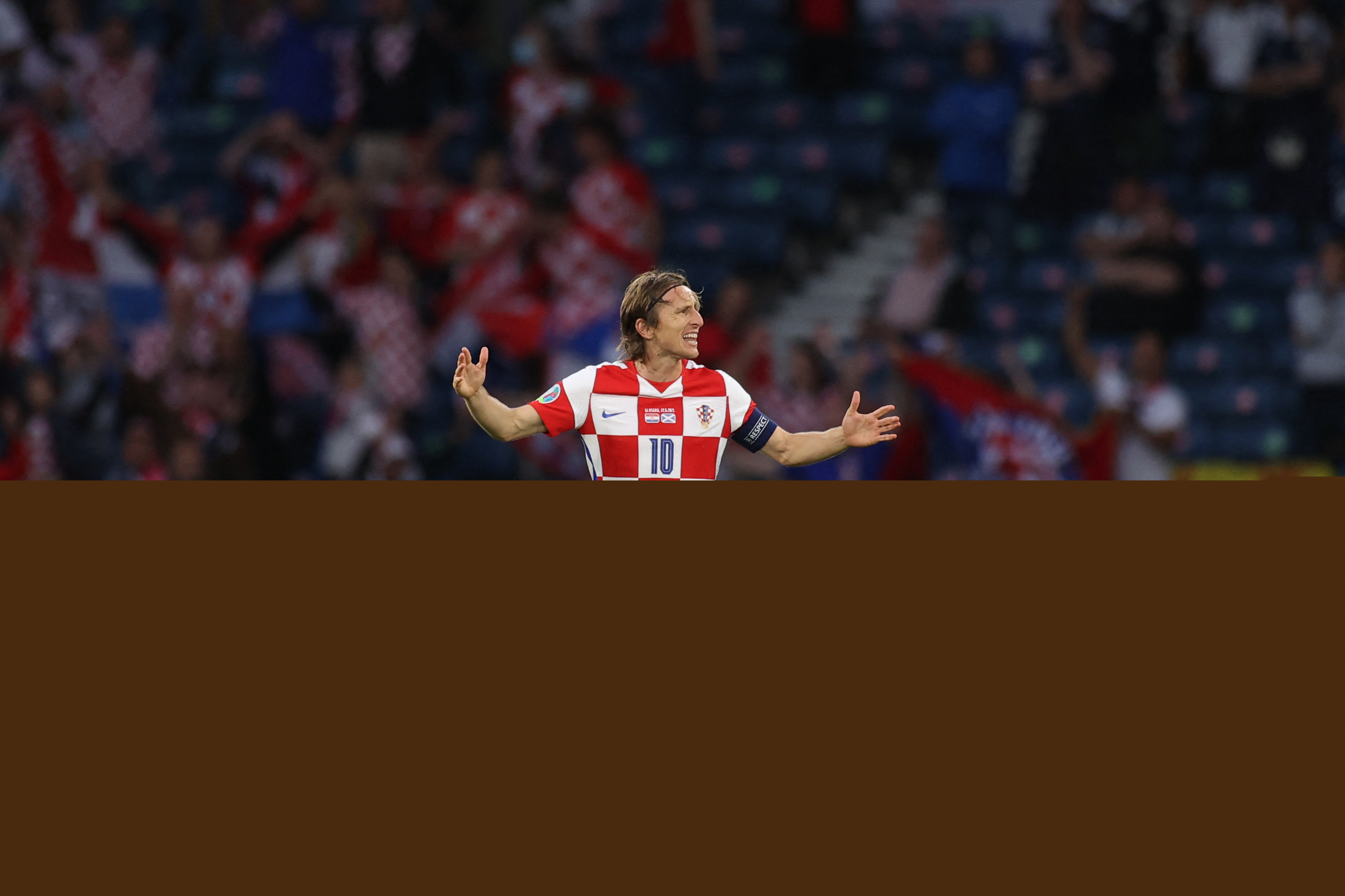 河南队祝贺重庆铜梁龙冲超：中超赛场将因你们的到来更加精彩