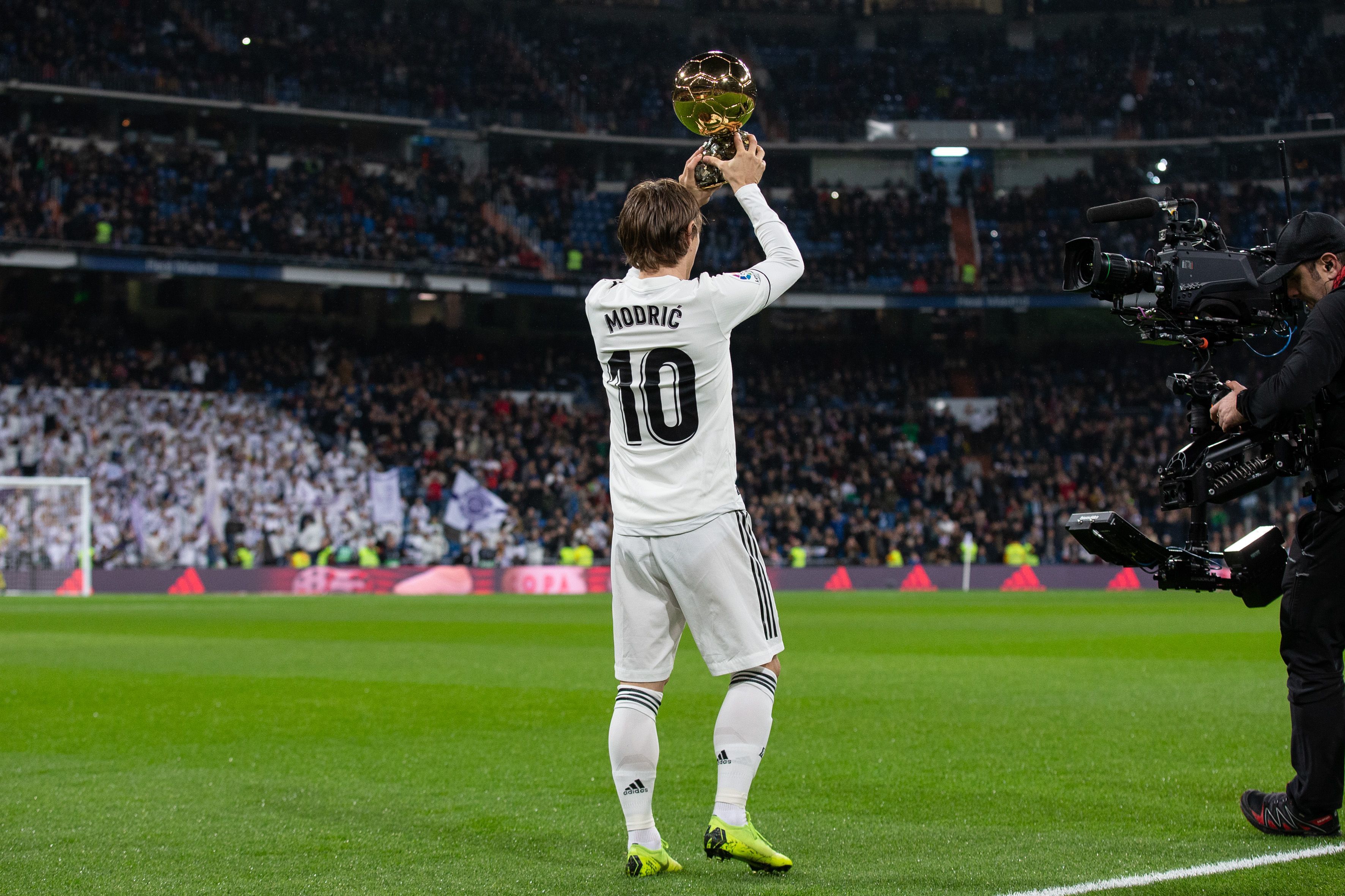 国足选帅时间线：9月5日公开选聘，今日邵佳一出任新帅