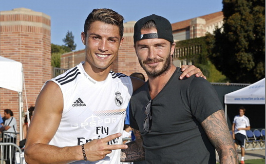 罗马诺：曼联要等谢什科伤情确定后再与齐尔克泽讨论未来