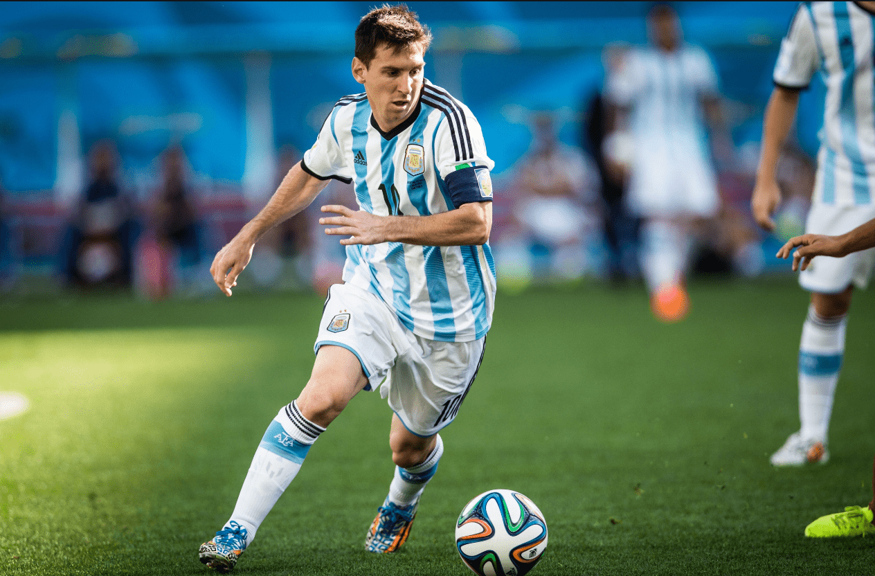 体操新星斩获五金 赛艇健儿破浪夺魁“东莞飞人”卫冕落泪