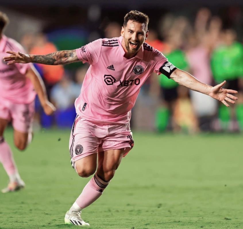 记者：梅西到诺坎普后请求工作人员入场许可，巴萨欣然同意