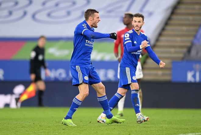 男子下棋时吸烟不慎引燃衣物