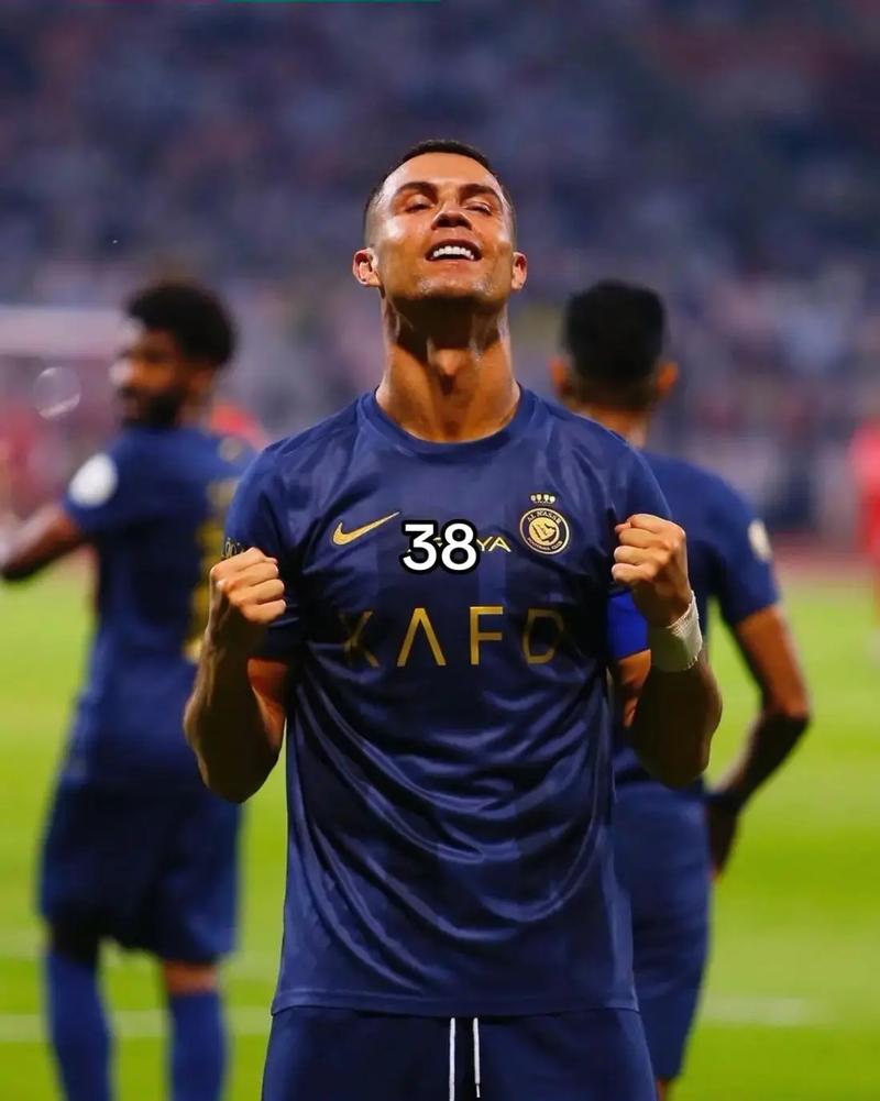 保安大爷中场硬核加入拉拉队，全场尖叫炸了！