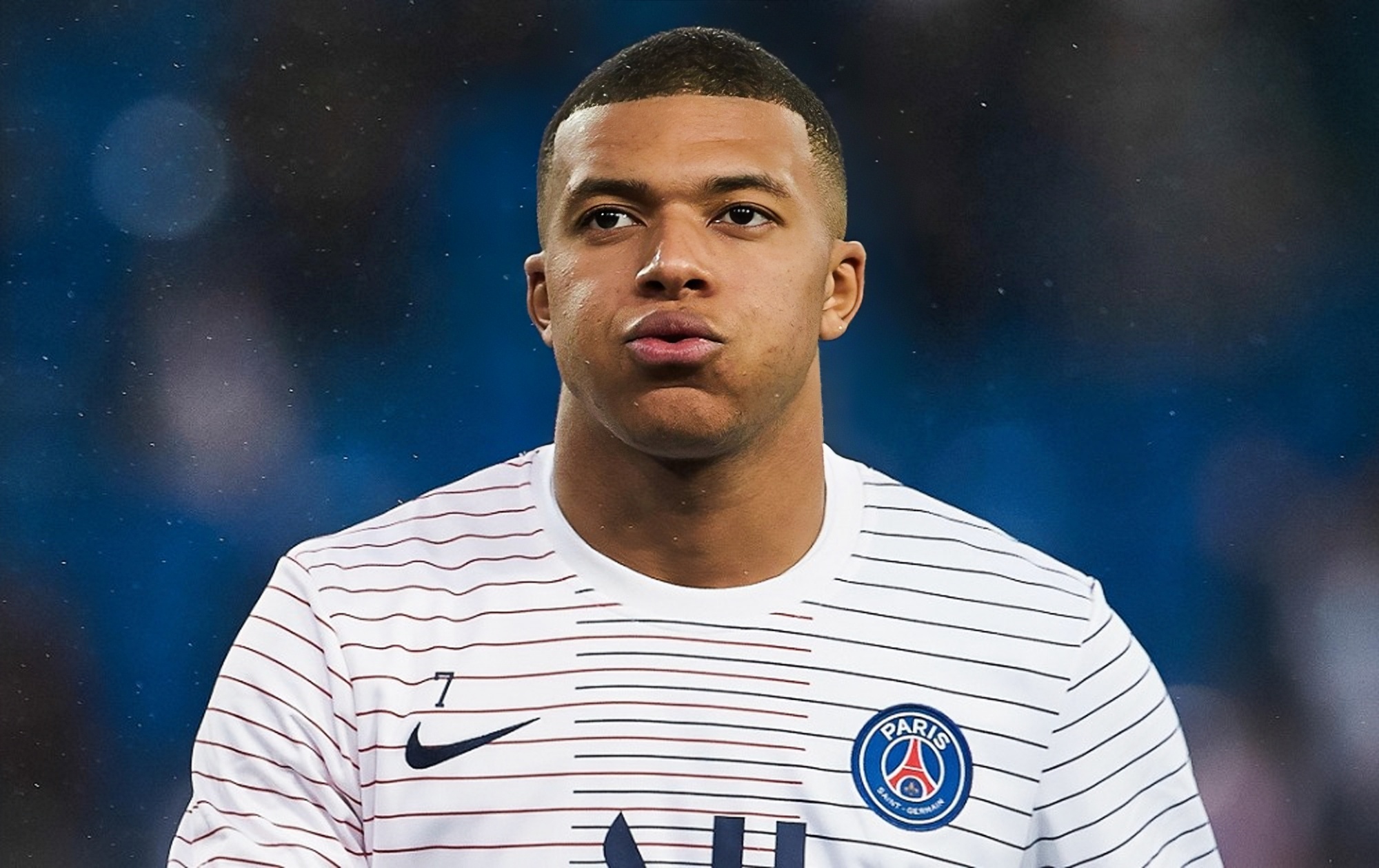 葡萄牙中场米德当选U17世界杯MVP，哈维为他颁奖