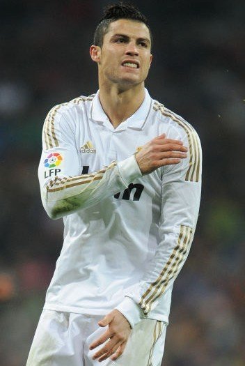 替补球员关键铲断破坏对手攻势