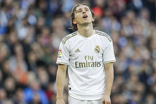 埃泽英格兰队生涯前3进球均为替补打进，为凯恩后第二人