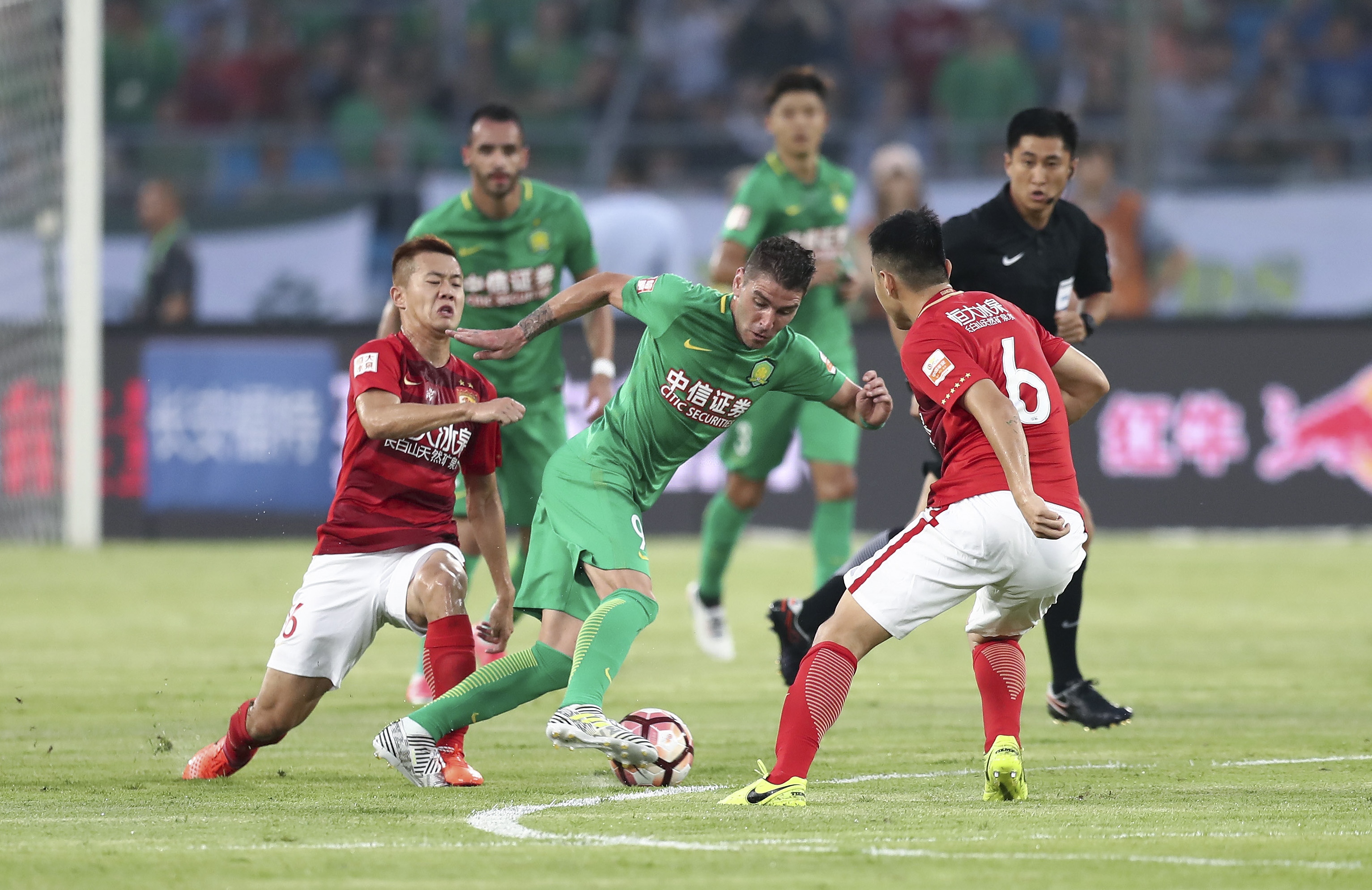 中超：山东泰山2-1战胜广州队